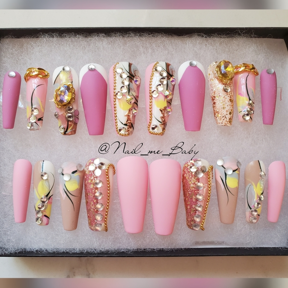 Luxurious press-on Nails - Picture 1 of 16